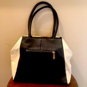 A Vince Camuto Tote bag